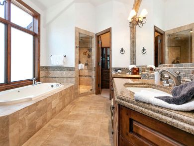 Super Close to Downtown Luxury Ski Home  Five Bedrooms
